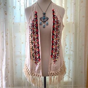 NWOT Western Boho Fringe Embroidered Vest and Necklace